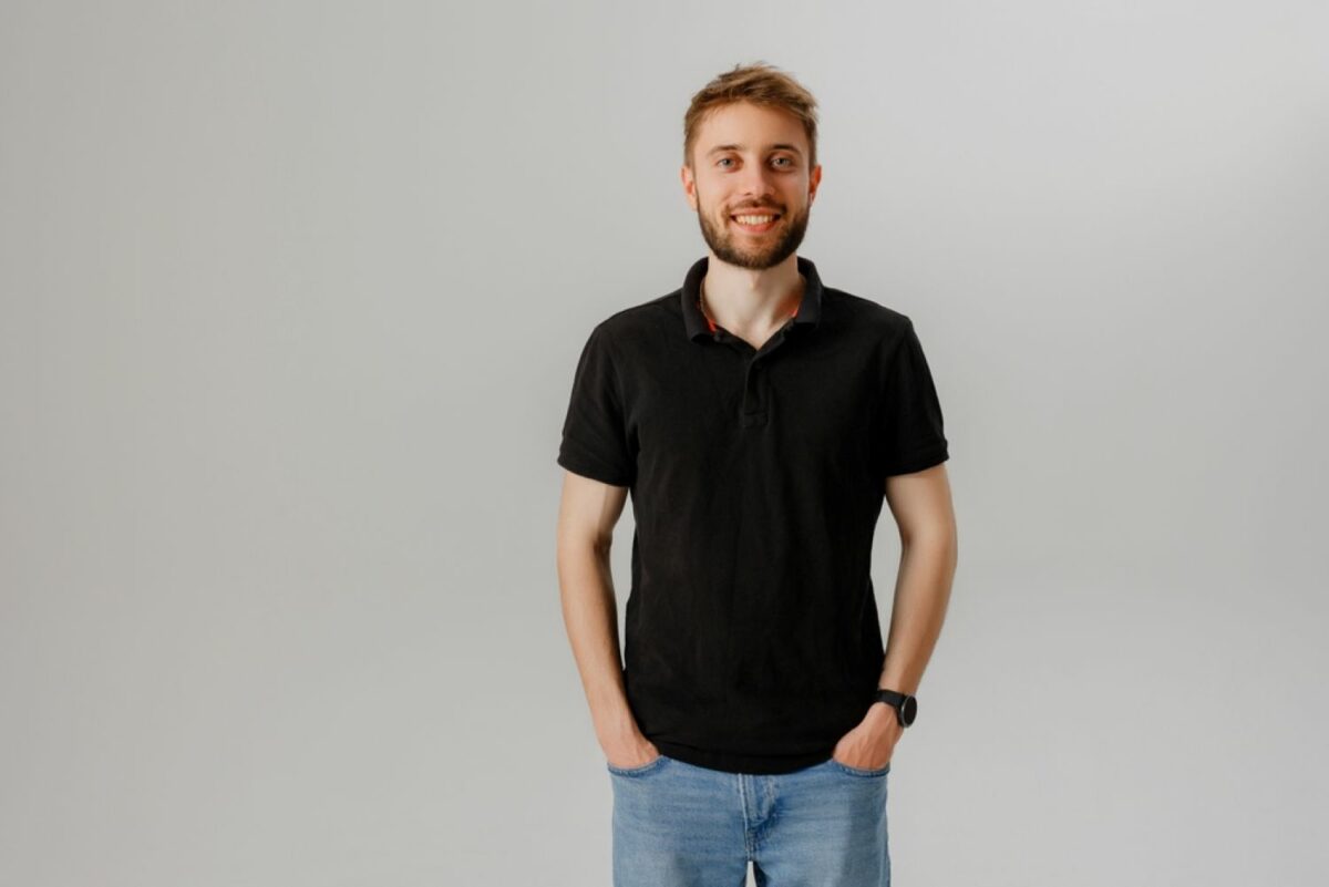 Imagine Stire (P) Tricourile polo: Cum să le asortezi cu pantaloni chinos pentru un look echilibrat și actual | 2review.ro