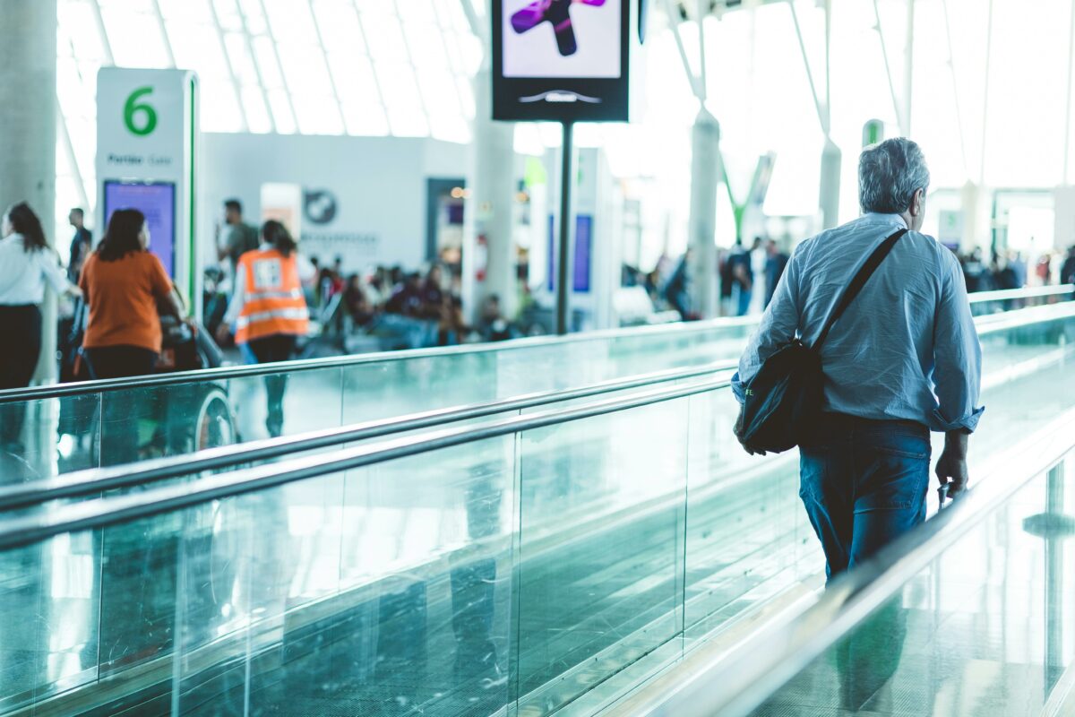 Imagine Stire Ce au descoperit polițiștii de frontieră din Aeroportul Otopeni în pachetele cu noodles ale unui turist vietnamez. Bărbatul a fost reținut | 2review.ro