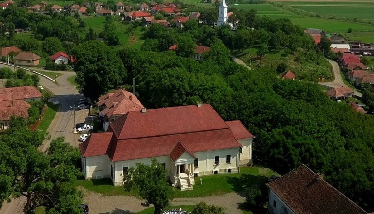 Imagine Stire Localitatea din România în care o casă se vinde cu doar 2.500 euro, acum, în luna mai 2026 | 2review.ro