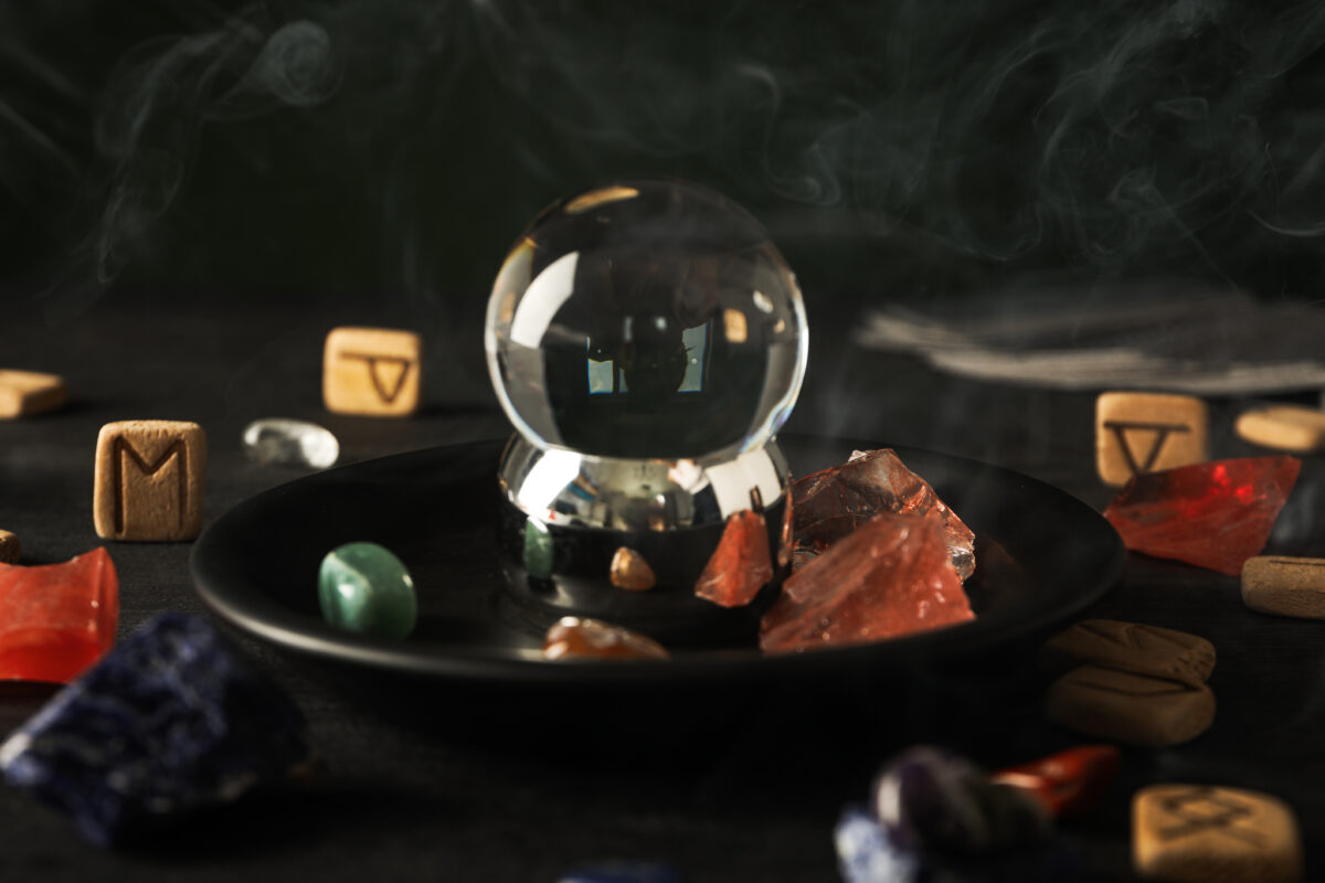 Imagine Stire Horoscop rune azi, 10 mai 2026. Nativii acestei zodii intră astăzi în cea mai dificilă zi de comunicare a acestei luni și logica este singurul instrument care funcționează | 2review.ro