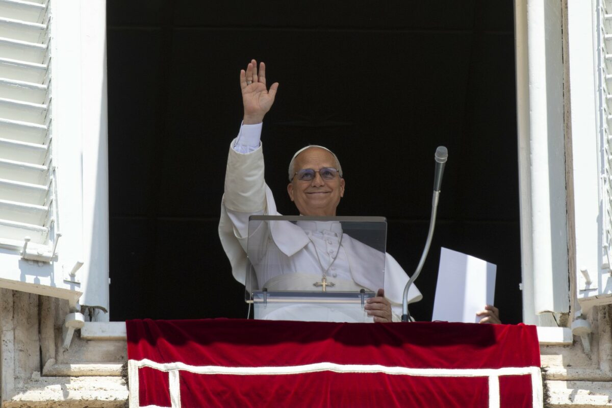 Imagine Stire Papa Leon al XIV-lea s-a alăturat trendului viral „6-7”. Imaginile care au făcut senzație în mediul online | 2review.ro