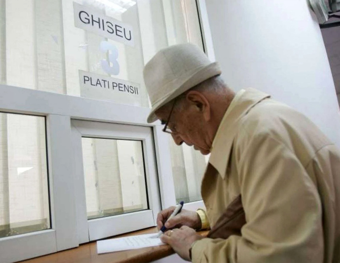 Aproape un milion de pensionari români pot pierde 2.300 lei la pensie. Cine se încadrează