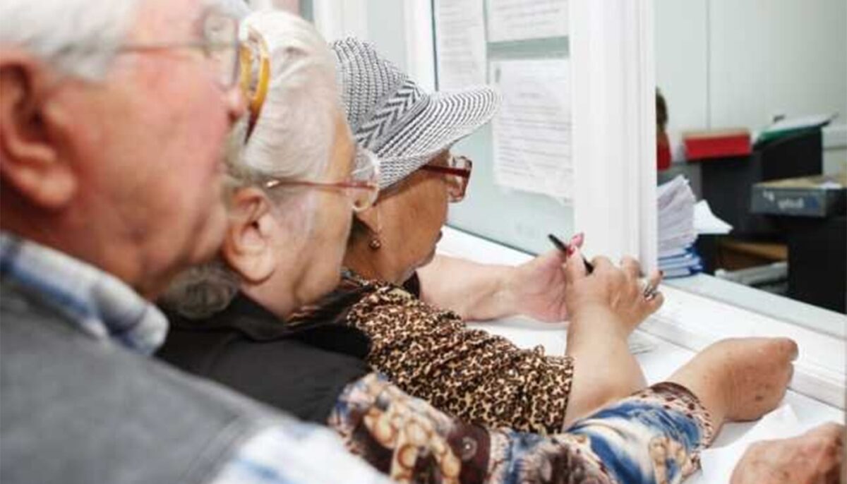 Imagine Stire Pensionarii români care riscă să rămână fără pensie începând cu 1 octombrie 2026. Ce trebuie să facă până pe 30 septembrie | 2review.ro