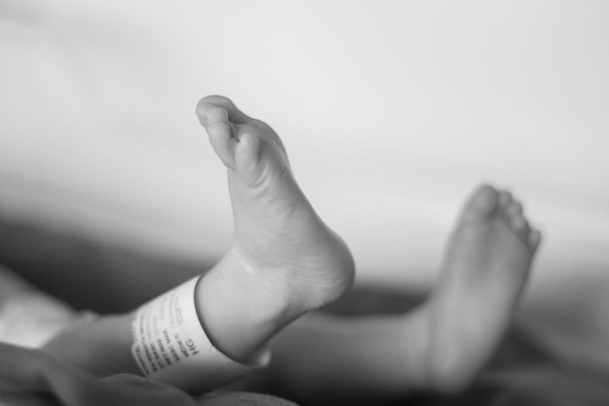 Imagine Stire Bebeluș mort la Maternitatea Polizu. Micuțul s-ar fi infectat cu o ciupercă din spital | 2review.ro