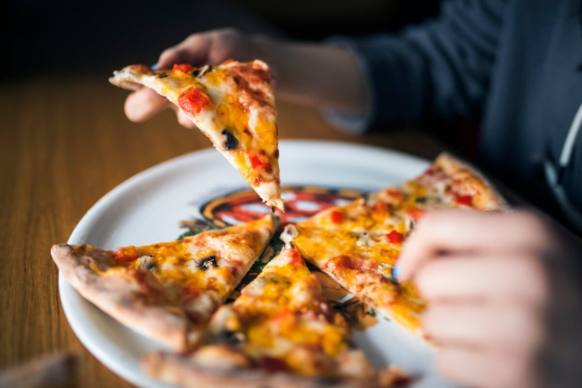 Imagine Stire Preț uluitor in București! Locul în care o pizza costă 350 lei | 2review.ro