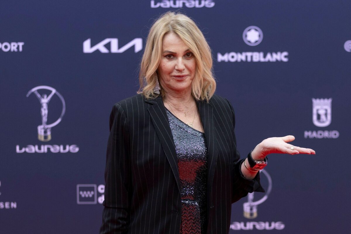 Imagine Stire Omagiu pentru Nadia Comăneci, la 50 de ani de la marele 10 de la Montreal. Cum arată moneda aniversară lansată de BNR | 2review.ro