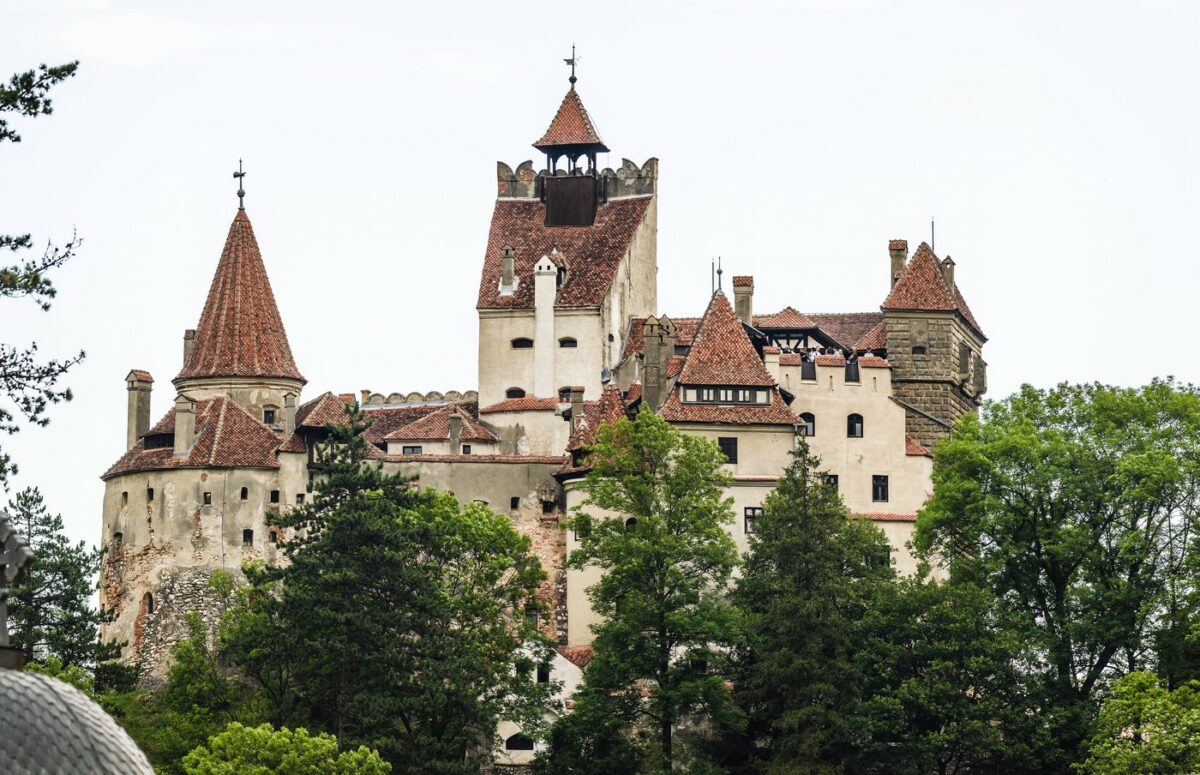 Imagine Stire Castelul Bran trece sub control american. Investitorul care administrează moștenirea lui Elvis Presley a cumpărat pachetul majoritar | 2review.ro