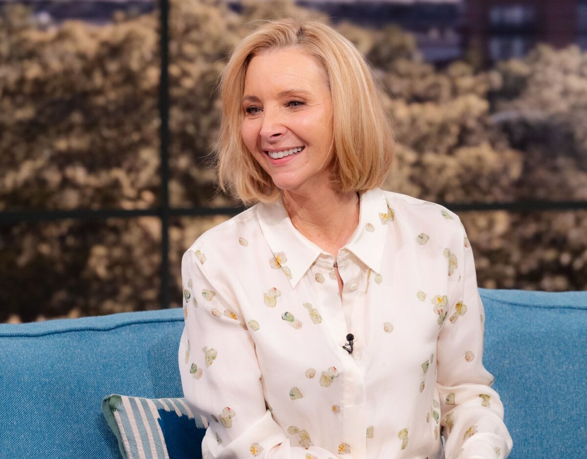 Imagine Stire Suma uriașă câștigată anual de actorii din „Friends”. Lisa Kudrow a recunoscut câți bani primesc din reluările serialului | 2review.ro