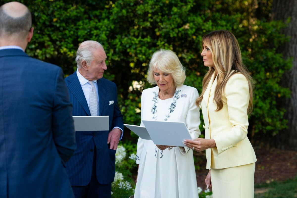 Imagine Stire Melania Trump i-a transmis un mesaj lui Kate Middleton prin Regina Camilla. Ce cuvinte i-a șoptit prima-doamnă a SUA | 2review.ro
