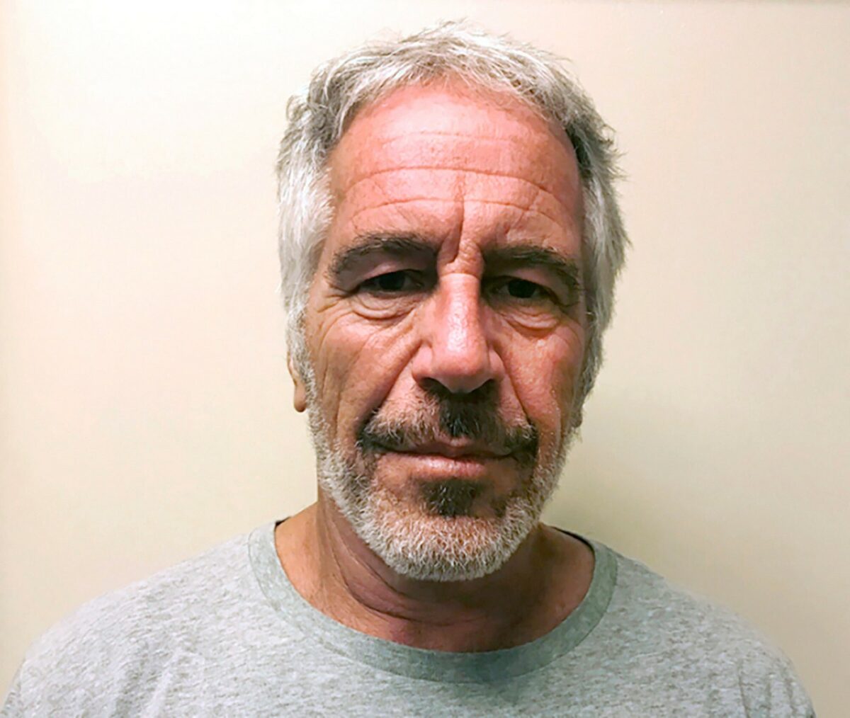 Imagine Stire Presupusul bilet de adio al lui Jeffrey Epstein, făcut public. „E timpul să-mi iau rămas-bun” | 2review.ro