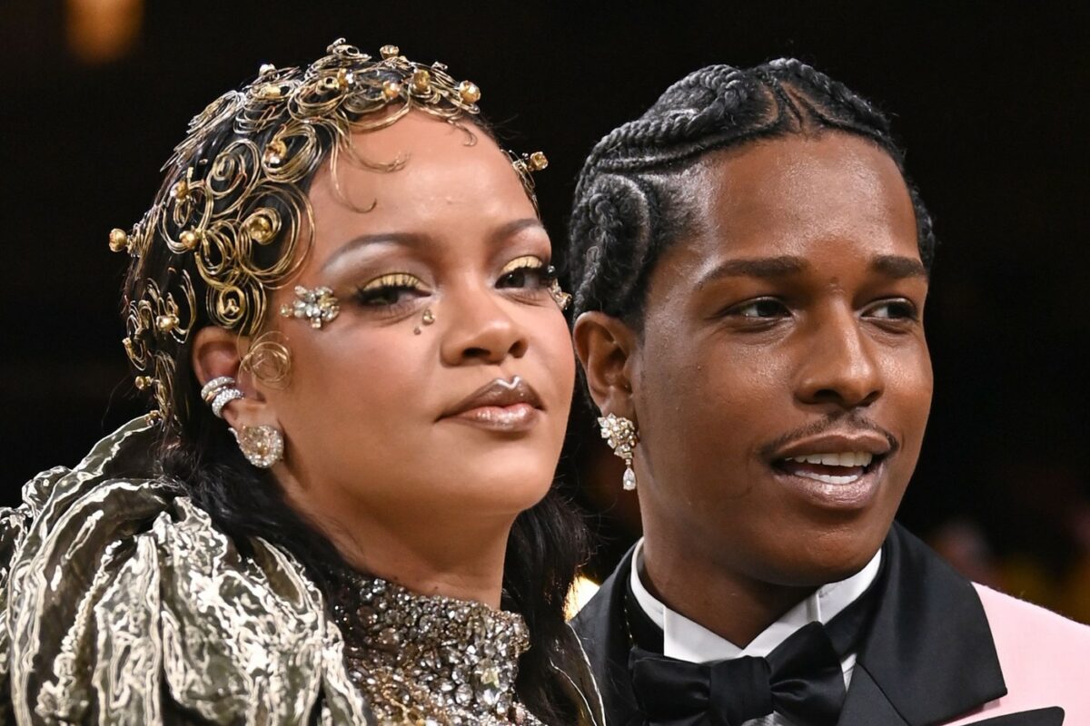 Imagine Stire Rihanna ar refuza să semneze un acord prenupțial cu A$AP Rocky, deși are o avere de 1,4 miliarde de dolari. Prietenii cântăreței sunt îngrijorați | 2review.ro