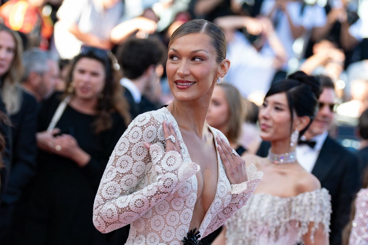 Imagine Stire Apariții spectaculoase la Cannes 2026. Bella Hadid, printre vedetele care au atras toate privirile pe covorul roșu | 2review.ro