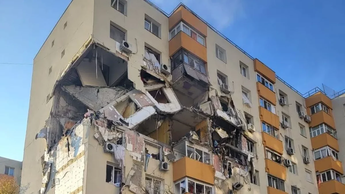 Imagine Stire Ce a apărut în fața blocului din Rahova, unde a avut loc explozia devastatoare, la 7 luni de la tragedie. Ți se rupe sufletul! | 2review.ro