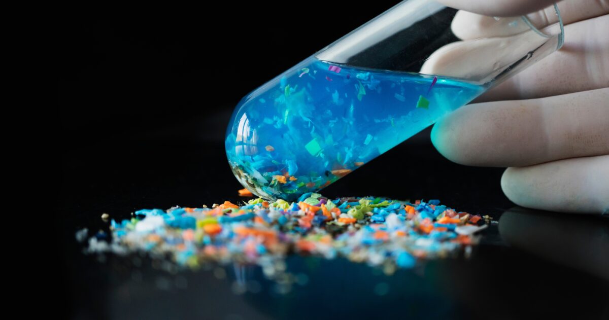 Imagine Stire Descoperire revoluționară în China: Oamenii de știință au creat plasticul care se autodistruge | 2review.ro