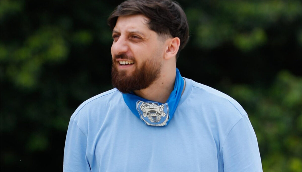 Imagine Stire Câte clase are Gigi Burger, de fapt. Am aflat adevărul despre năbădăiosul concurent de la Survivor 2026 | 2review.ro