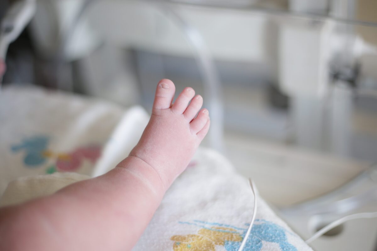 Imagine Stire Un nou-născut a murit într-un spital din Pașcani. Părinții dau vina pe medici | 2review.ro