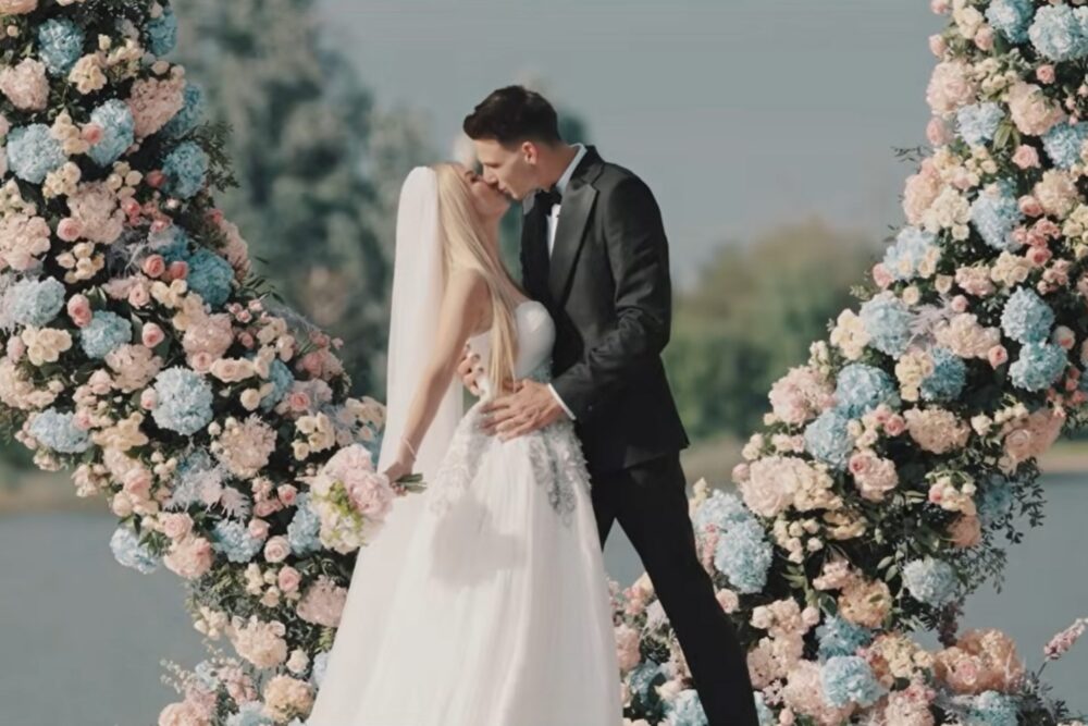 Imagine Stire Ce meniu special au avut Andreea Bălan și Victor Cornea la nunta lor. Invitații au fost răsfățați cu preparate delicioase | 2review.ro