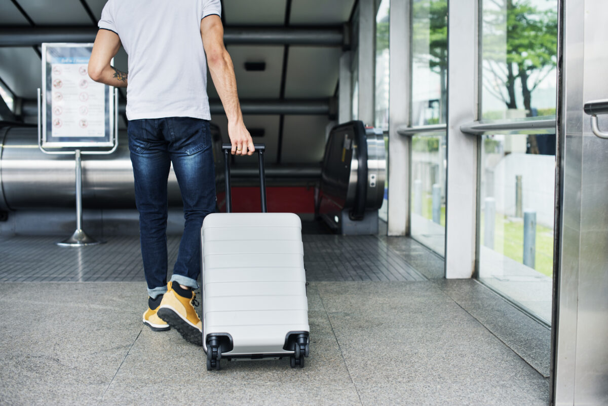 Imagine Stire Ce trebuie să iei cu tine în avion. O stewardesă dezvăluie trucurile care te ajută să ai un zbor relaxant | 2review.ro