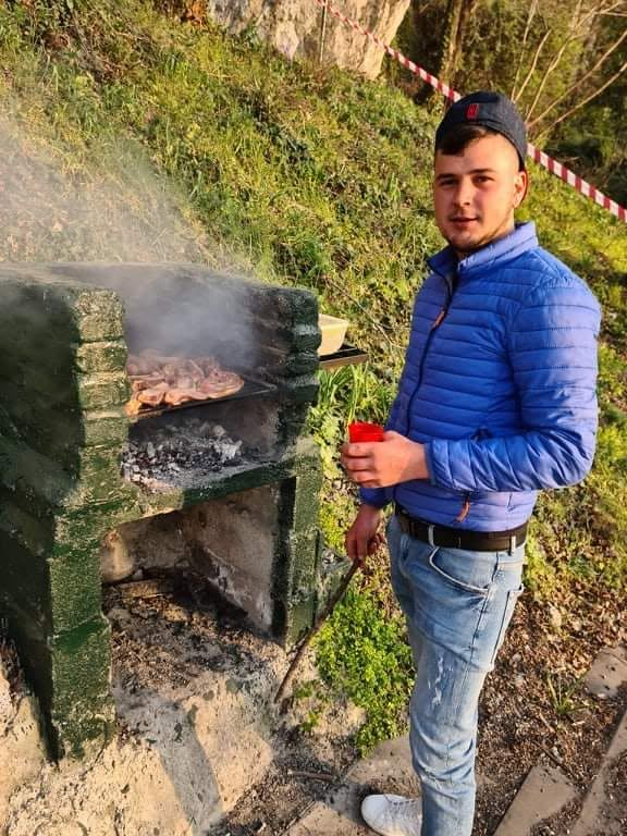 Cristi, un tânăr de 27 de ani, a murit după ce a sărit în râu pentru a-și salva fratele. A fost înghițit de ape
