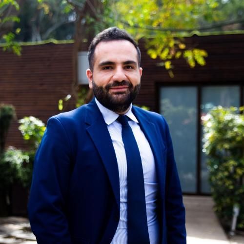 Poza pentru articolul Doliu în familia afaceristului “Bacriz” cu o avere de 100 de mil €. Ahmed Bakri a murit la 65 de ani, răpus de probleme. Fiul său, anchetat după ce a furat haine de 580 de lei