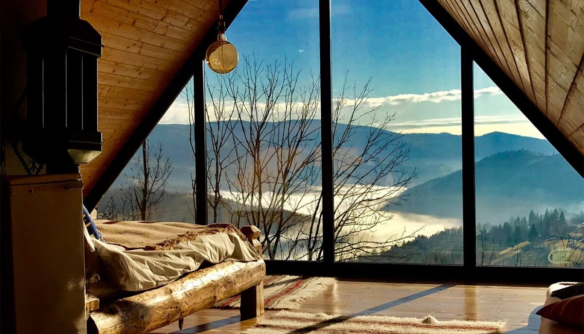 Orașul din România în care o cabană la munte se vinde cu doar 5.750€ acum, în iunie 2026