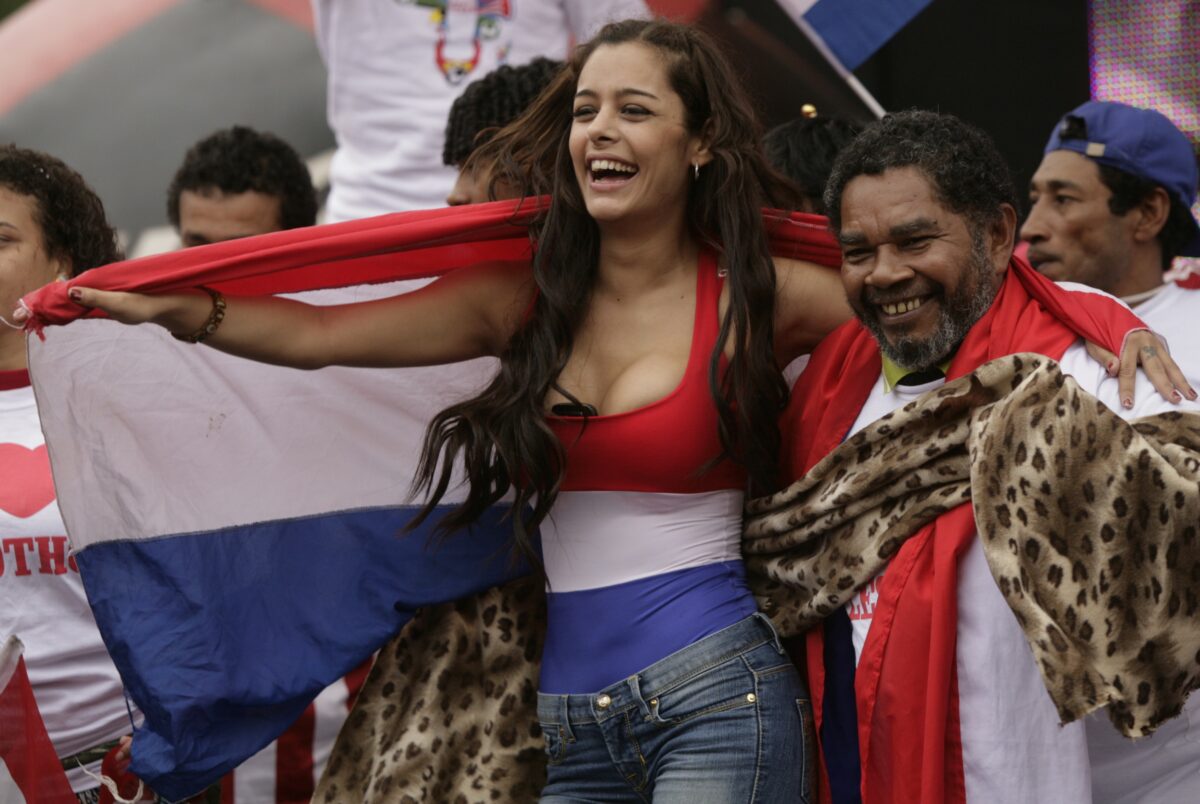 Ce face acum Larissa Riquelme, tânăra virală de la Campionatului Mondial din 2010. E schimbată radical și o poți vedea la CM 2026