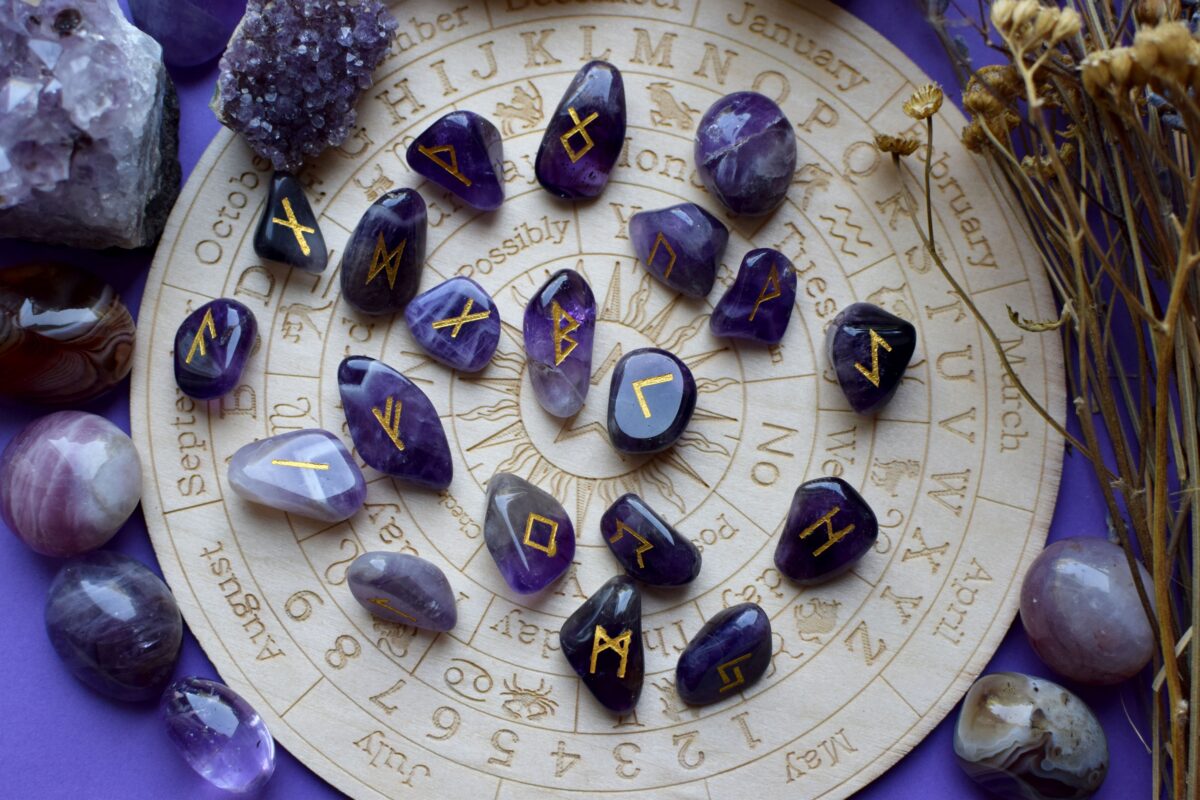 Horoscop rune azi, 18 iunie 2026. Zodia care va avea parte numai de obstacole și neplăceri. Trebuie să aibă curaj ca să se apere de ceilalți