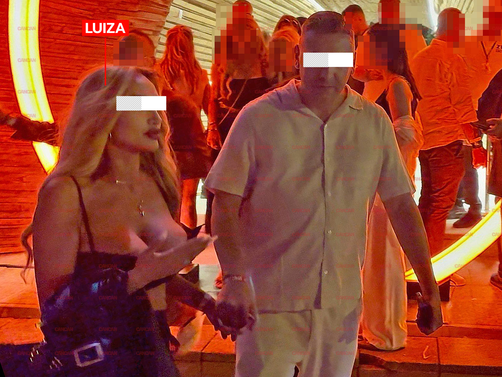 A plecat din club însoțită de un bărbat misterios