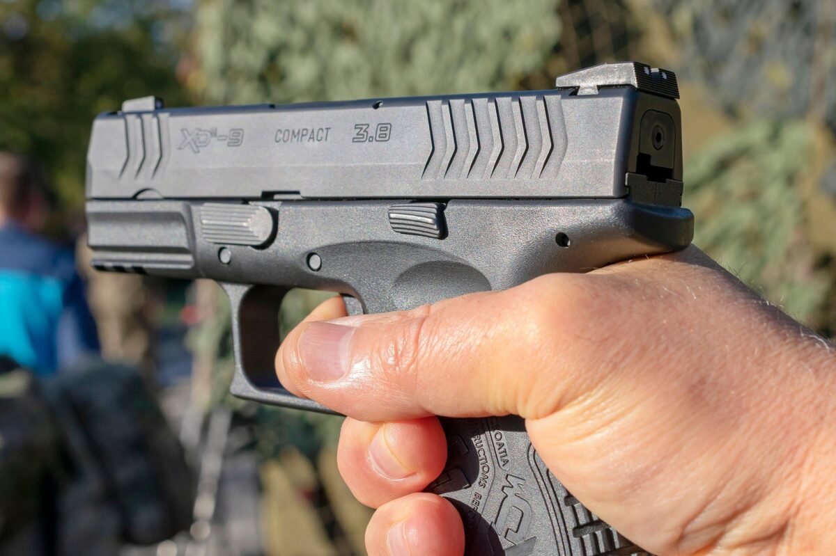 Angajata unui magazin din Cluj, amenințată cu un pistol de un bărbat de 40 de ani! Ce s-a întâmplat imediat după
