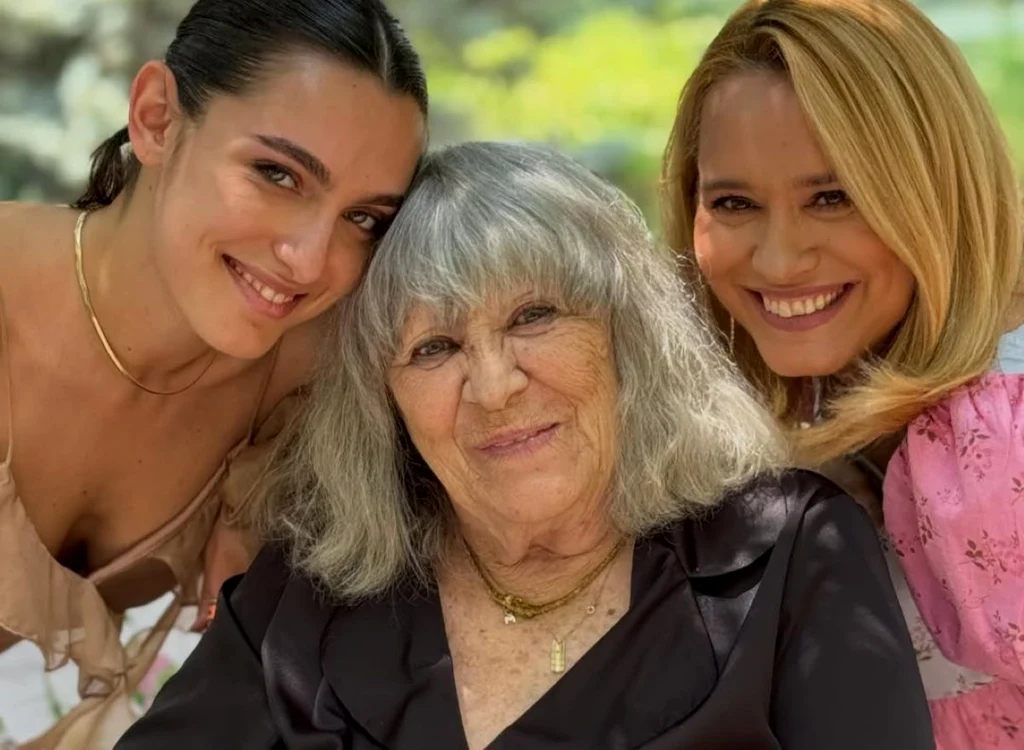 Aniversare în familia Esca! Mama vedetei de la Pro Tv a împlinit 85 de ani: „La mulți ani celei mai șmechere!”