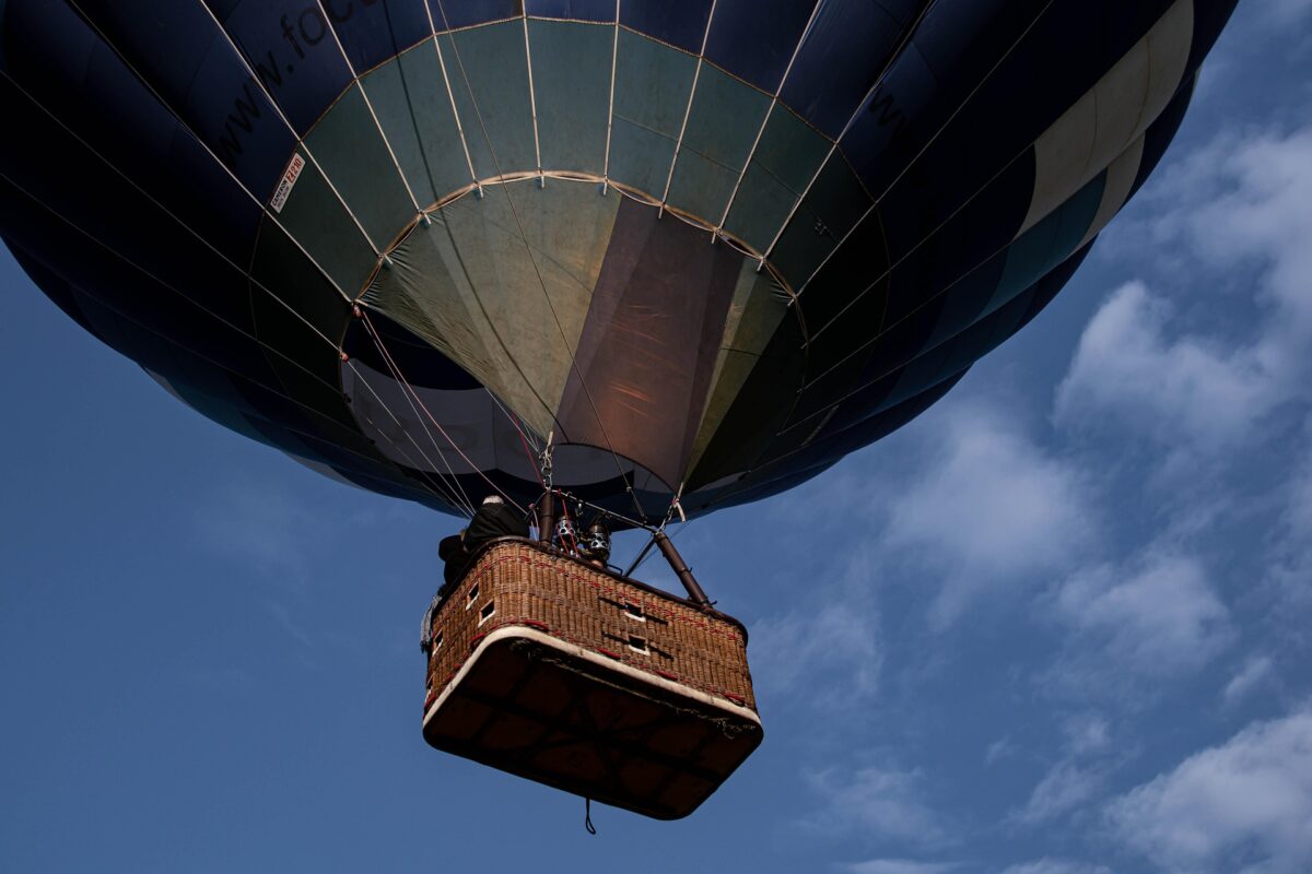 Primăria din România care a cumpărat un balon cu aer cald de aproape 100.000 de euro. Nu a zburat niciodată în 6 ani