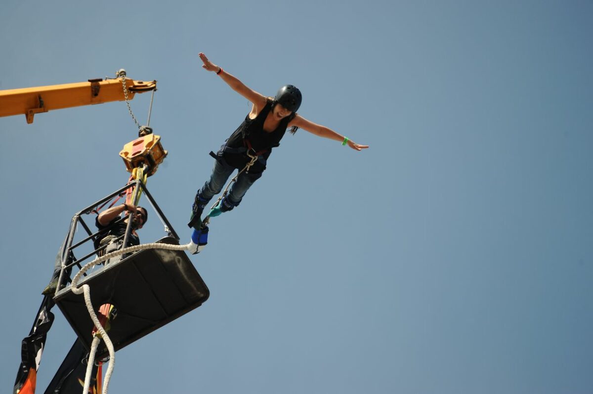 O tânără a murit la doar 21 de ani. A sărit în gol fără coardă de siguranță pentru bungee jumping