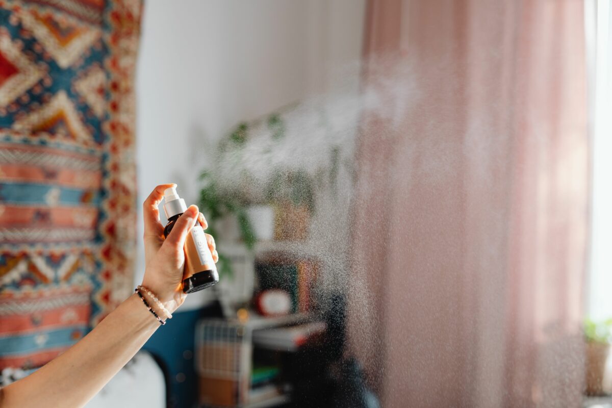 Cum scapi de țânțari cu ingrediente naturale. Trucurile simple care te protejează vara