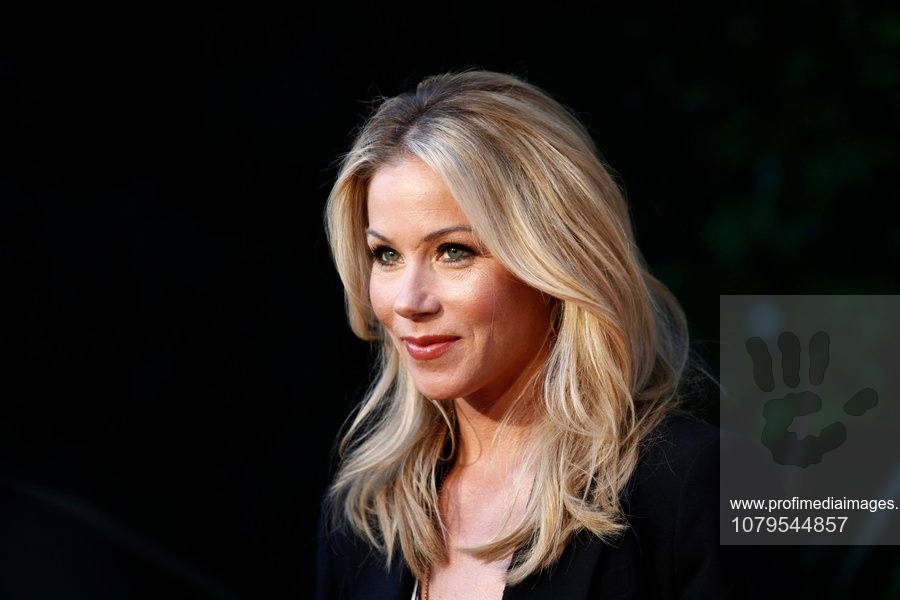 Cum trece Christina Applegate prin lupta cu scleroza multiplă. Un fost coleg din serialul „Familia Bundy” rupe tăcerea