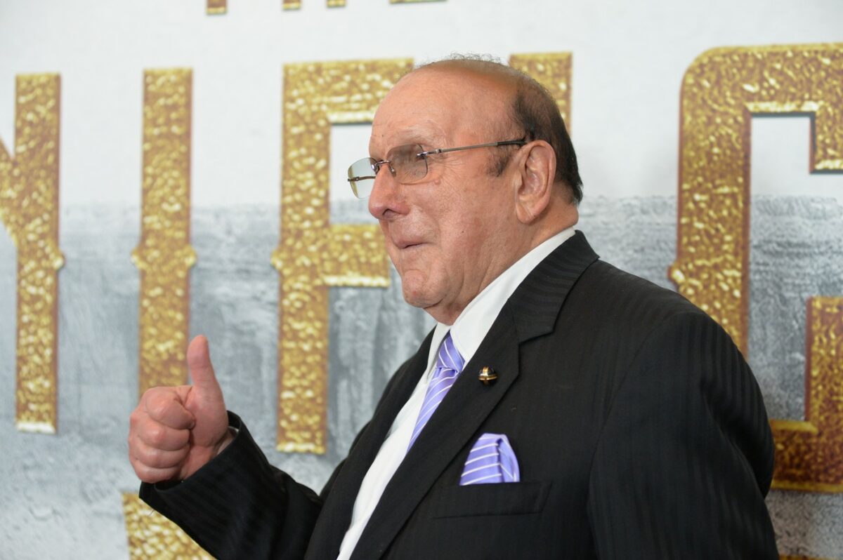 Clive Davis, producătorul muzical al artiștilor de la Hollywood, a murit. Avea 94 de ani