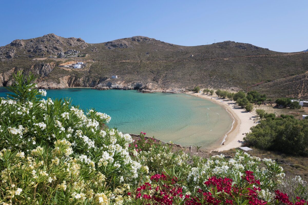 Trei locuri din Grecia unde localnicii fug de aglomerație. Destinațiile pe care turiștii străini încă nu le-au descoperit