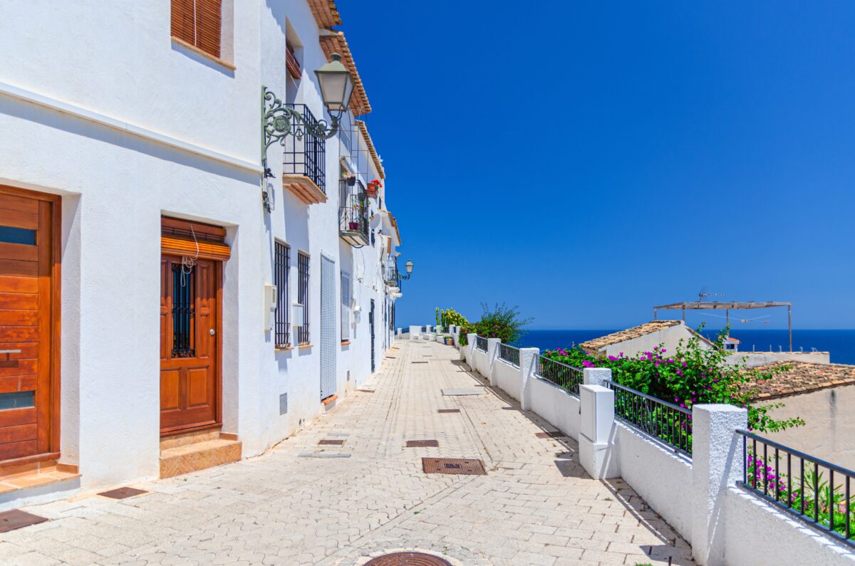 Cum îți menții casa răcoroasă pe timp de caniculă. Secretele locuințelor din regiunea mediteraneană