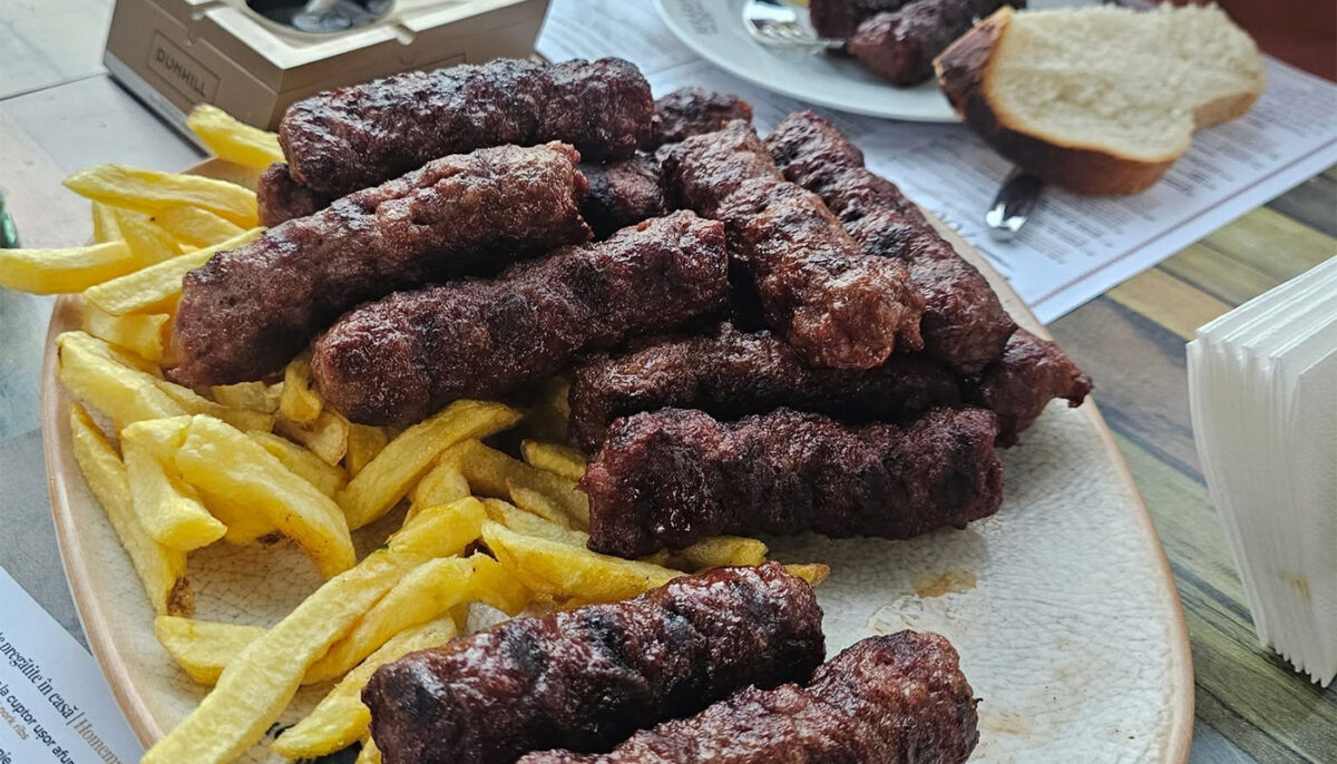 Cât a plătit un român pentru un platou cu 24 de mici, într-un local din centrul Timișoarei