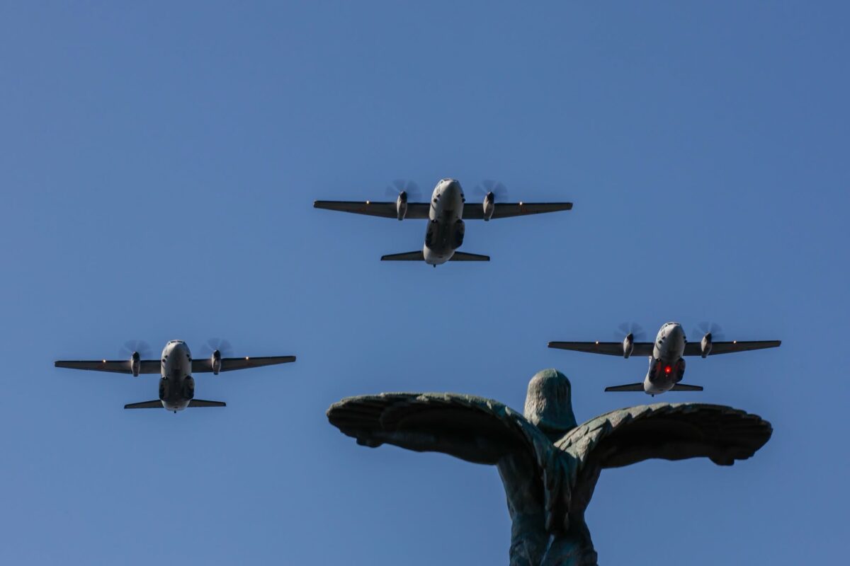 De ce survolează avioane militare Bucureștiul. Anunțul făcut pentru locuitorii Capitalei