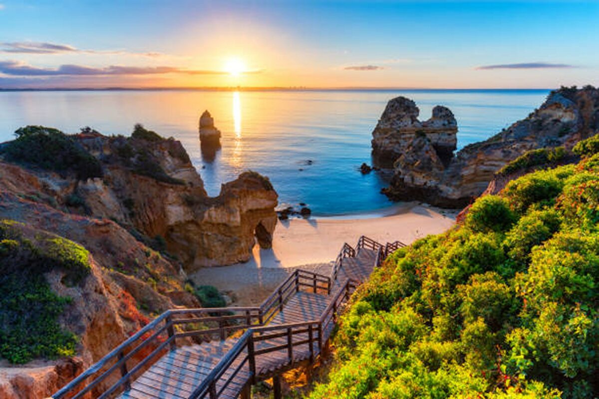 Destinația europeană unde vacanțele s-au ieftinit în 2026. Cât costă mesele și băuturile