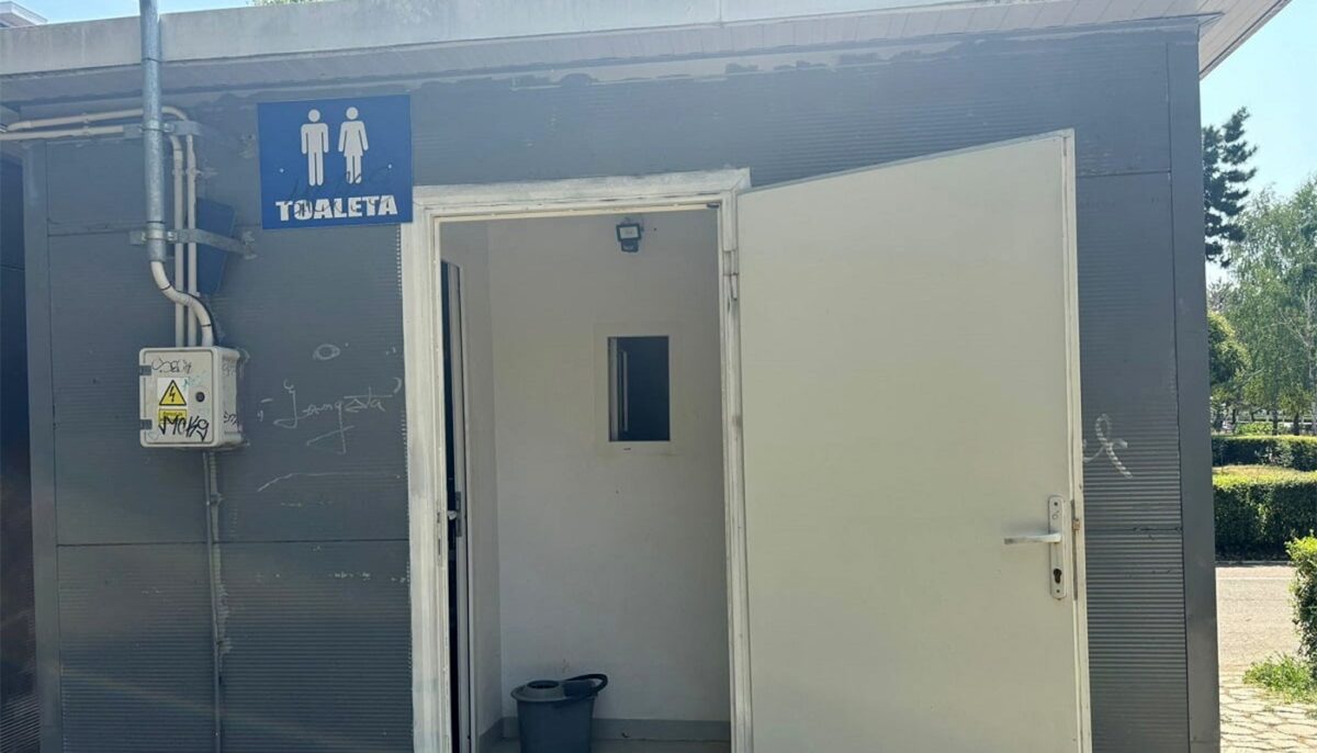 Cât te costă să folosești toaleta publică pe faleză, în Eforie Nord