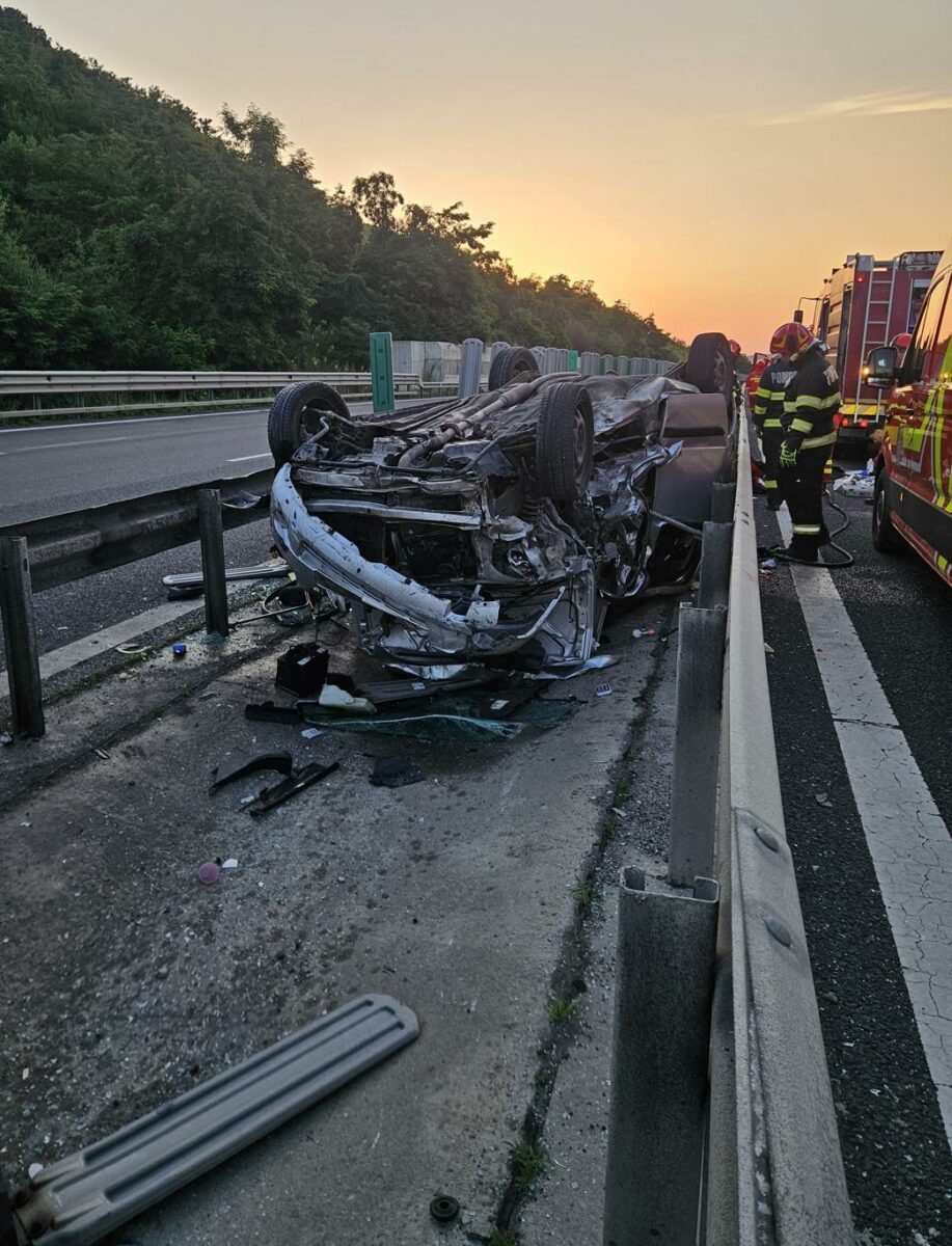 Tragedie pe A1! O fetiță de 5 ani a murit după ce mașina s-a izbit de parapet și s-a răsturnat