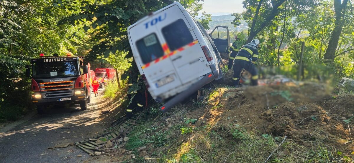 Accident grav! Microbuzul cu jucătorii lui Dinamo 2 s-a izbit de un copac. Planul Roșu de Intervenție a fost activat