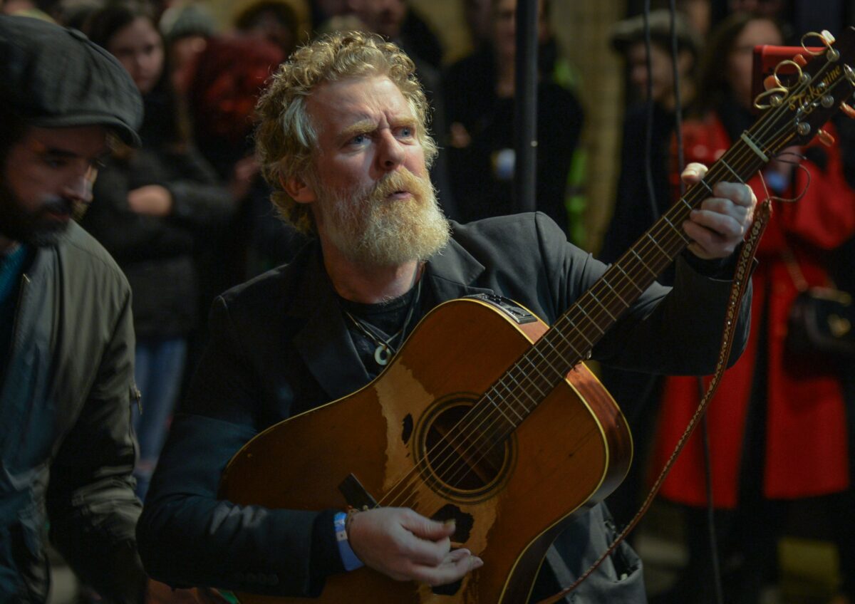 Glen Hansard a murit într-un accident de mașină. Muzicianul și câștigătorul unui premiu Oscar avea 56 de ani