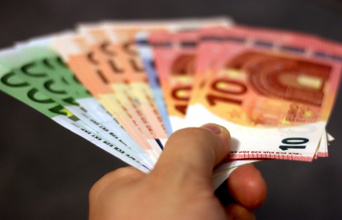 Noi reguli pentru plățile în numerar! Nu vor mai fi legale începând cu 10 iulie 2026
