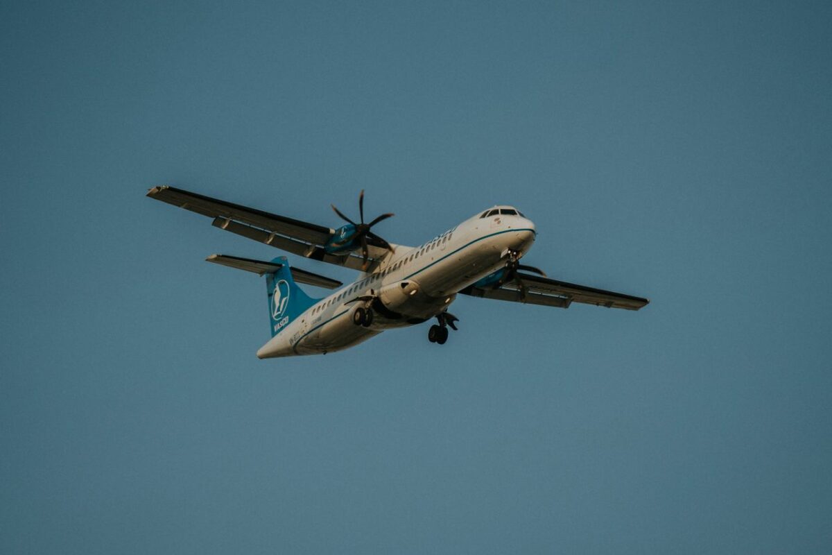 Alertă pentru companiile aeriene! UE recomandă evitarea spațiului aerian din mai multe țări din Orientul Mijlociu
