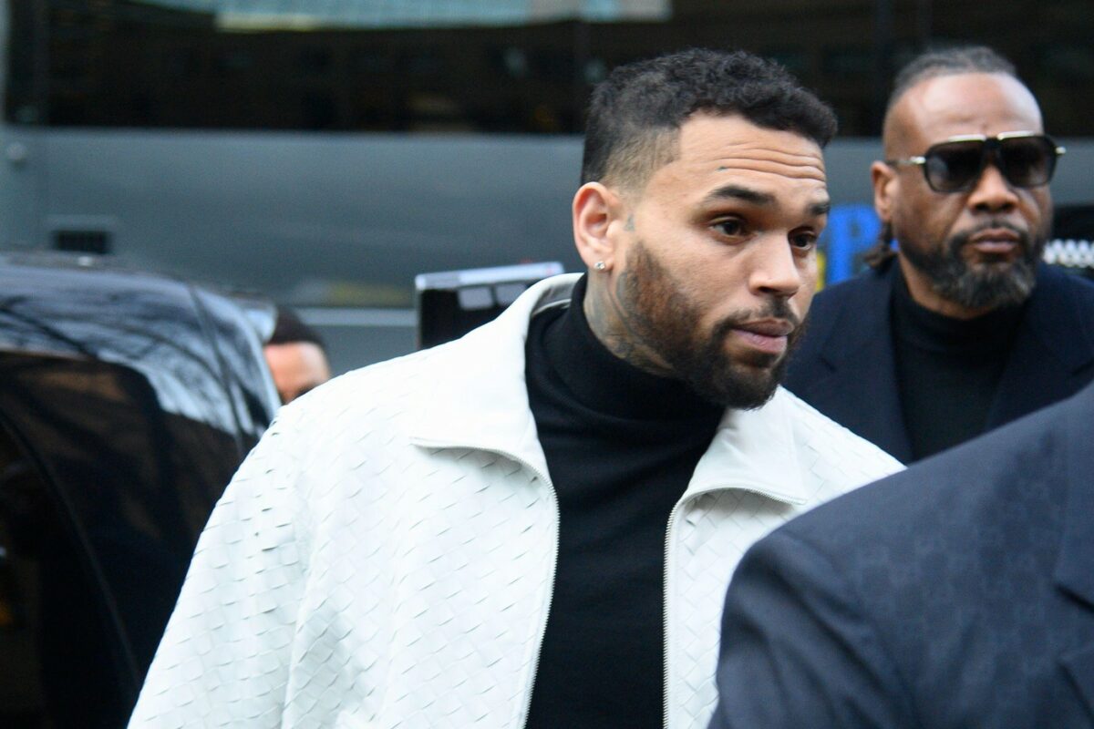 Chris Brown, obligat să plătească despăgubiri de 13 milioane de dolari după ce o fostă angajată a fost atacată de un câine al artistului
