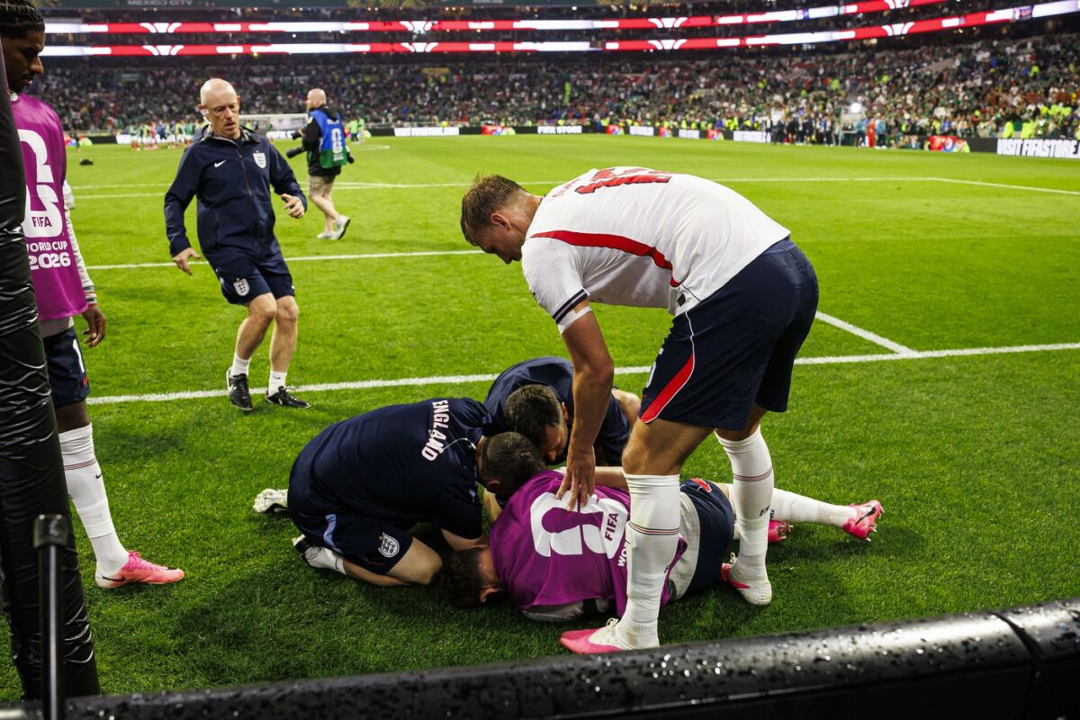 Jordan Henderson ratează restul Cupei Mondiale după un accident stupid. Fotbalistul și-a fracturat mâna în timp ce sărbătorea victoria Angliei și va fi operat