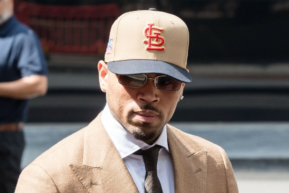 Chris Brown a pledat vinovat într-un dosar în care e acuzat de agresiune. Ce pedeapsă riscă