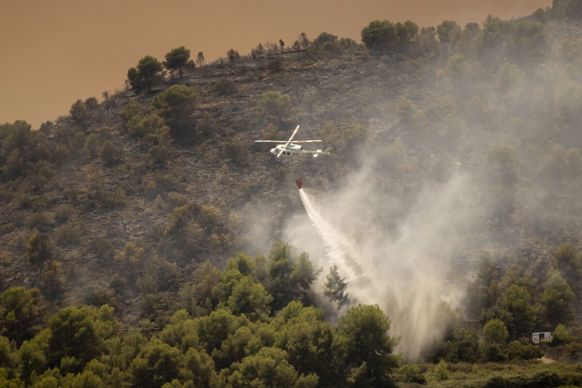 Zeci de mii de oameni, evacuați. Incendii devastatoare în Spania și Franța
